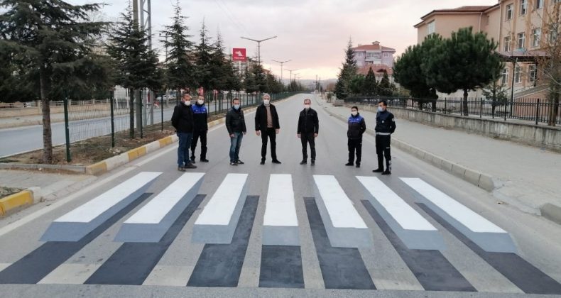 Simav Belediyesi’nden 3 boyutlu yaya geçidi çalışması