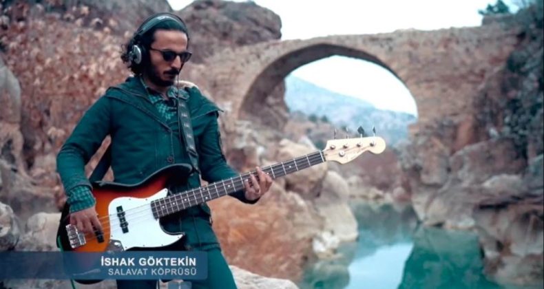 Sınıf öğretmeninden korona virüse dikkat çekmek için ‘Umut Yılı’ klibi