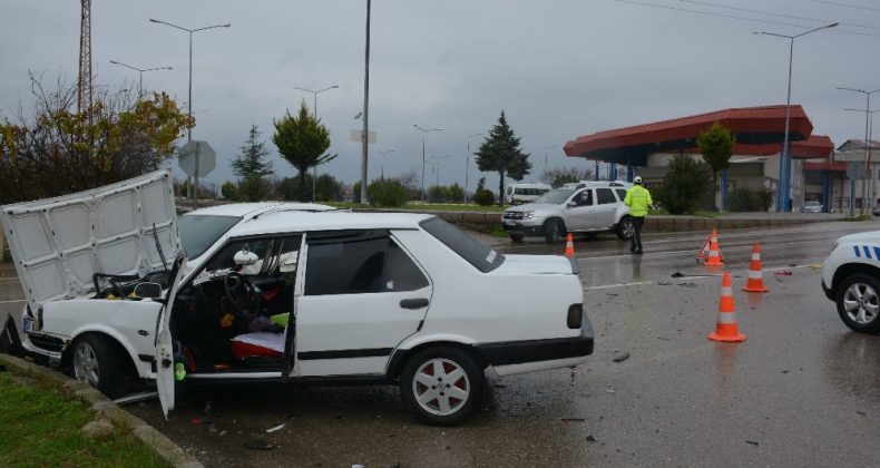 Sinop’ta kavşakta kaza: 1 yaralı