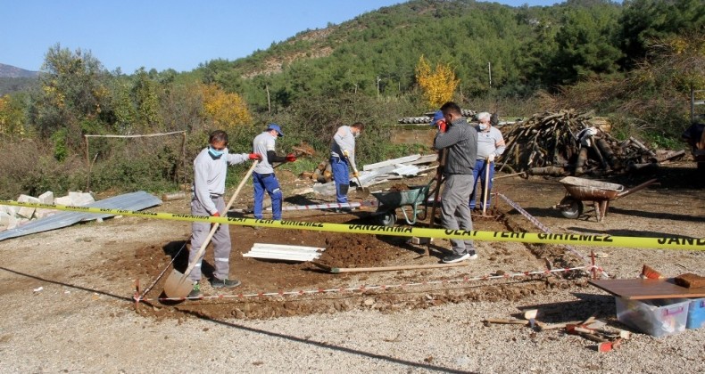 Top oynayan çocuklar tarihi mezar buldu