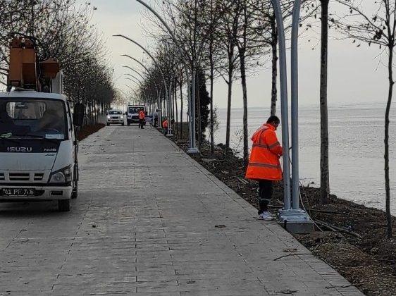 Ulaşlı’da görsel aydınlatma imalatı yapılıyor