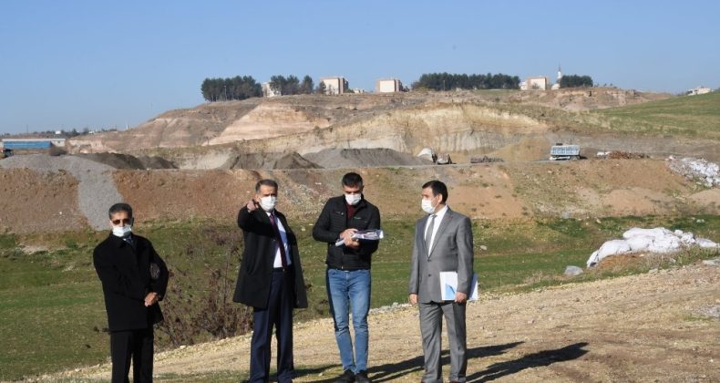 Vali Çuhadar tütün işletme tesisi arazisinde incelemelerde bulundu