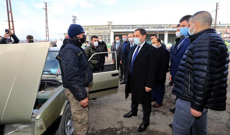 Vali Masatlı Suluova’da esnafı gezdi, yatırım alanlarını inceledi