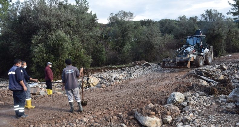 Yağışın vurduğu Kumluca’da yaralar sarılıyor