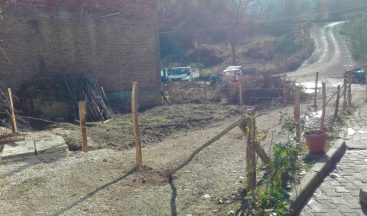 Yolu, tel örgüyle çevirip ulaşıma kapattı