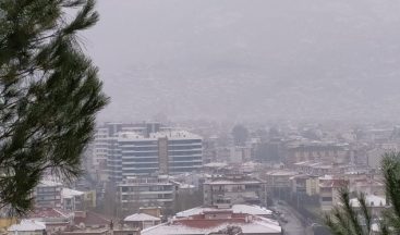 10 yıl aranın ardından Tire merkeze kar yağdı