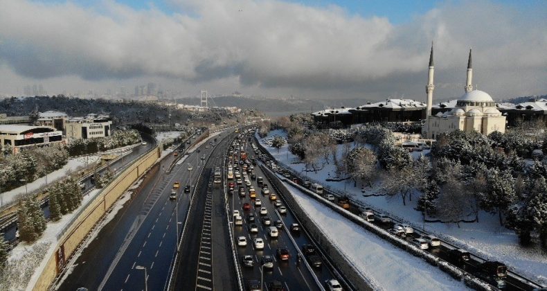 15 Temmuz Şehitler Köprüsü’nde trafik yoğunluğu havadan görüntülendi