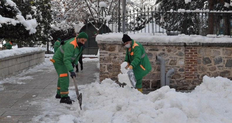 350 kişilik kar timi görev başında