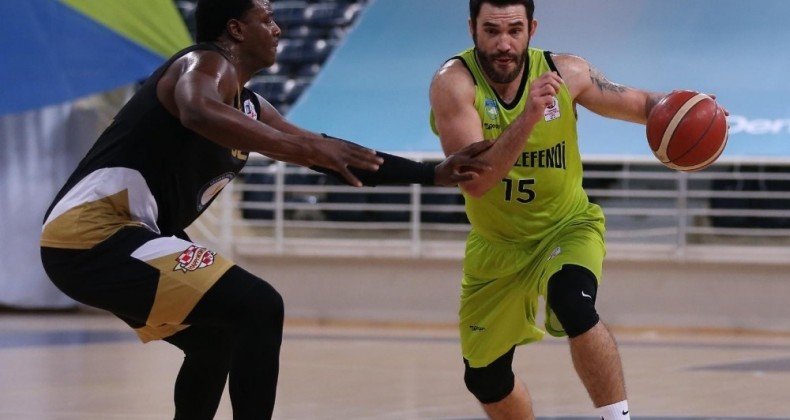 4 oyuncusu Covid olan Merkezefendi Basket evinde yıkıldı