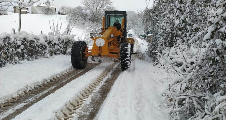 Altınova’da karla mücadele devam ediyor