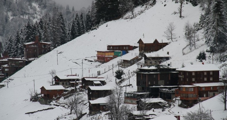 Ayder Yaylası beyaza büründü