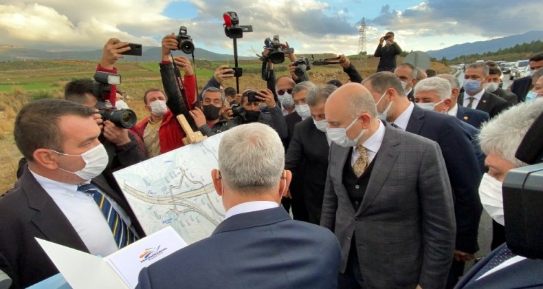 Bakan Karaismailoğlu İskenderun’da otoban bağlantı yolunu inceledi