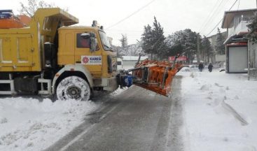 Balıkesir’de kar yağışı nedeniyle 225 kırsal mahalle yolu kapandı