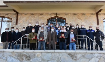 Başkan Bozkurt’tan emekli olan personellere plaket