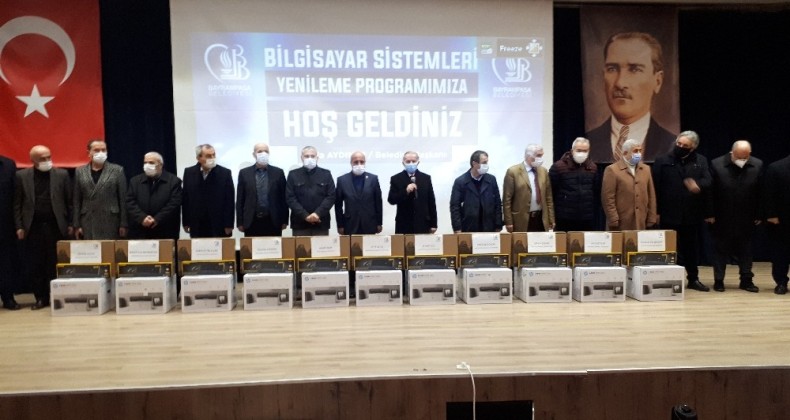 Bayrampaşa’da mahalle muhtarlarına bilgisayar desteği