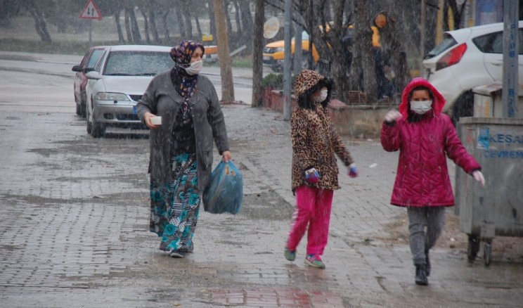 Beklenen kar yağışı Keşan’da başladı