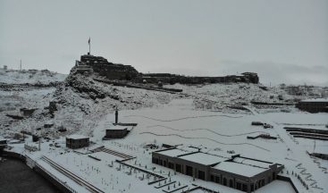 Beyaz gelinliğini giyen Kars havadan görüntülendi