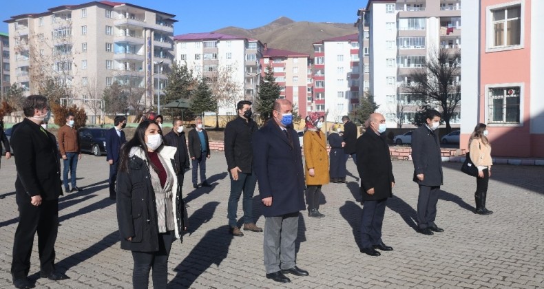 Bitlis’te bayrak töreni