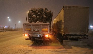 Bolu Dağı’nda kar nedeniyle ulaşımda aksaklık yaşanıyor