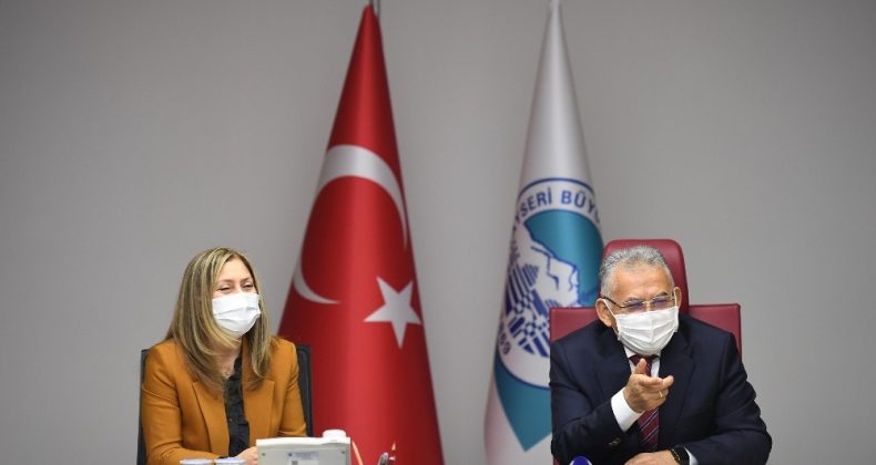 Büyükkılıç, AK Parti Kayseri Kadın Kolları’nın yeni yönetimini kabul etti