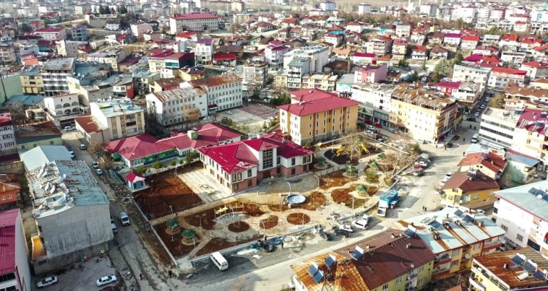 Büyükşehirden Göksun’a millet konağı ve meydan