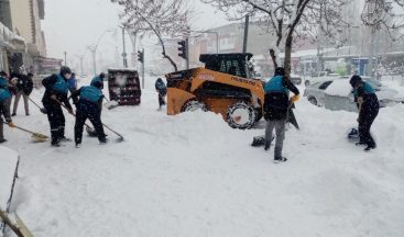 Çaldıran’da Kapanan Yollar Açılıyor