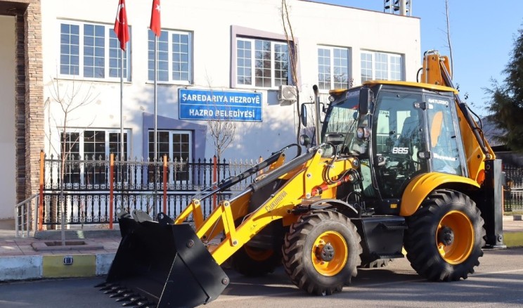 Çevre ve Şehircilik Bakanlığınca Hazro Belediyesine iş makinesi hibe edildi