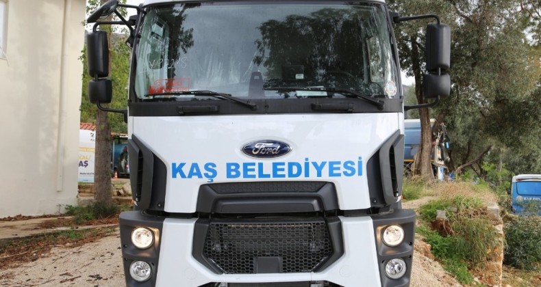 Çevre ve Şehircilik Bakanlığından Kaş Belediyesine hibe araç