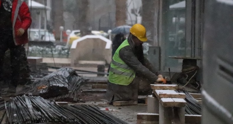 Denizli güne karlı hava ile uyandı