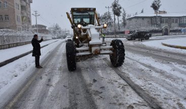 Diyarbakır’a kar yağdı, Başkan Beyoğlu ekiplerle birlikte sahaya indi