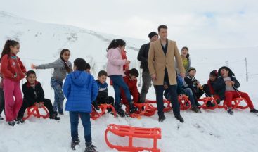 Düşünce Akademisinden Bitlis’teki çocuklara kızak