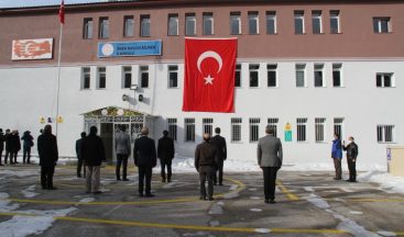 Erzurum’da bayrak töreni