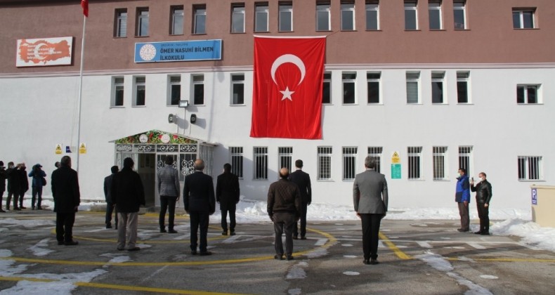 Erzurum’da bayrak töreni