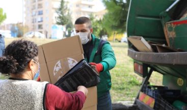 Geri dönüştürülebilir atık toplama aracı Buca’nın mahallelerinde