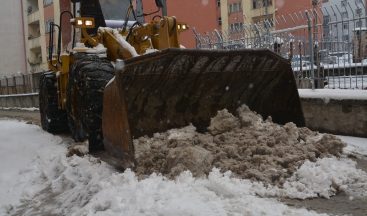 Hakkari’de karla mücadele çalışması