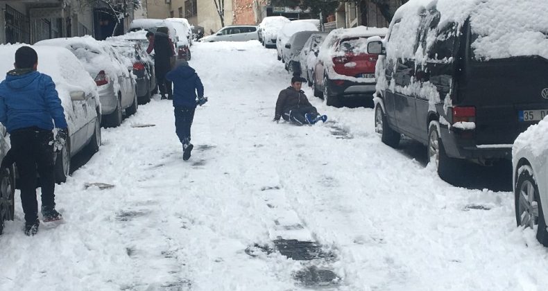 İstanbul’da çocukların kar keyfi