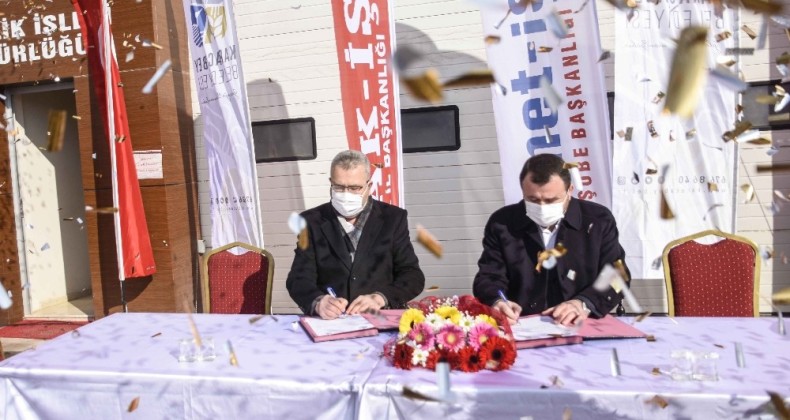 Karacabey Belediyesi’nde toplu iş sözleşmesi imzaları atıldı