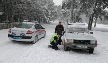 Karda kalan vatandaşa jandarma desteği