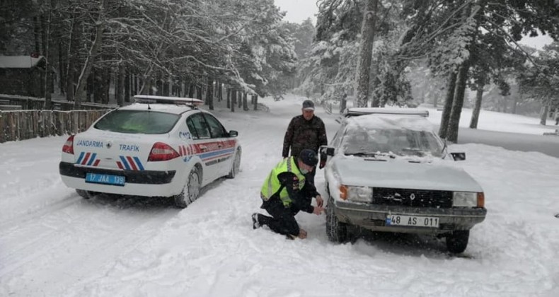 Karda kalan vatandaşa jandarma desteği