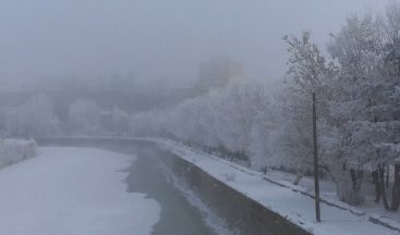 Kars’ta soğuktan sis ve kırağı oluştu