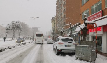 Kilimli’de yoğun kar yağışı hayatı felç etti