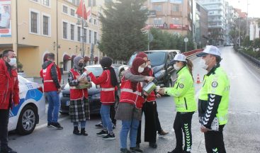 Kızılay’dan polis ekiplerine ikram