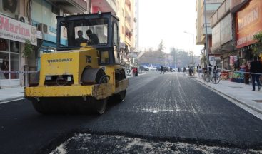 Kızıltepe’de asfalt serim çalışmaları devam ediyor