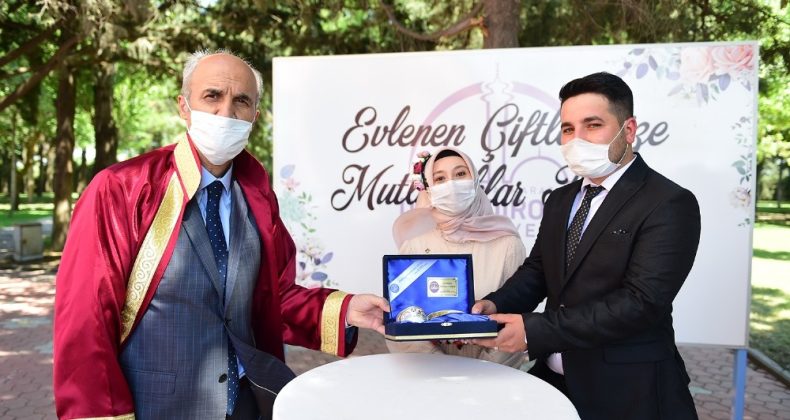 Korona mutluluklarına engel olmadı