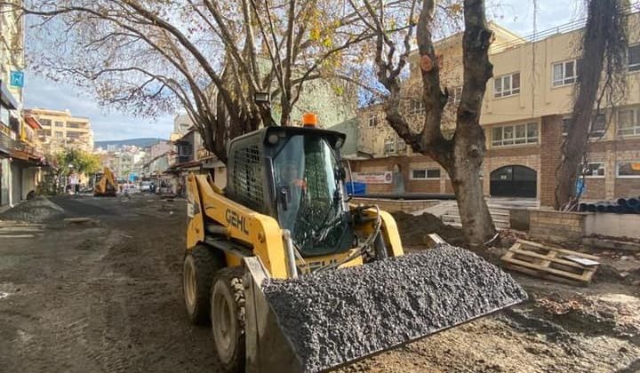 Kuşadası çarşındaki çalışmalar sokağa çıkma kısıtlamasında da devam etti