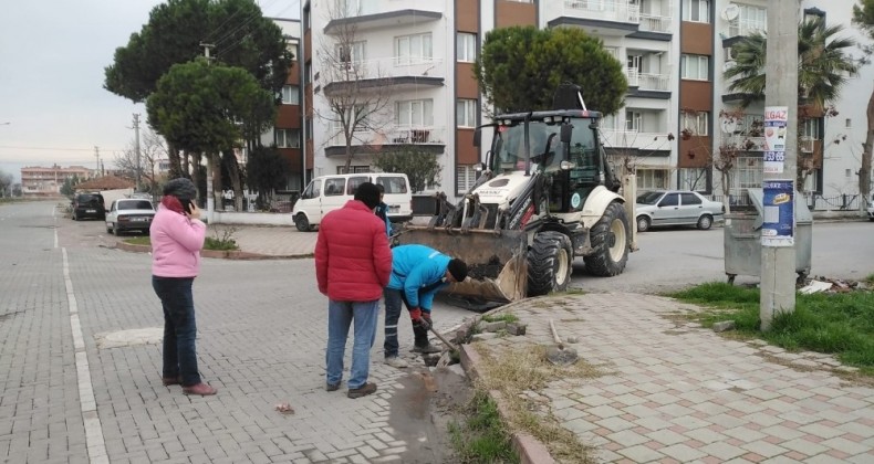 Mahalle muhtarından vatandaşlara “Yağmursuyu ızgaralarını temiz tutalım” çağrısı