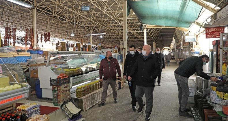 Menteşe Pazar yerinin uzay çatısı yenileniyor