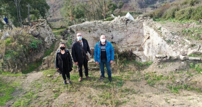 Özbey, Çobakale kazı alanını gezdi
