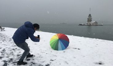 Kız Kulesi beyaz gelinliğini giydi: Fotoğrafçıların akınına uğradı