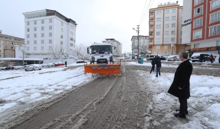 Şahinbey’de karlı yollara anında müdahale